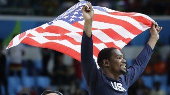 Estados Unidos aplastó a Serbia y se volvió a quedar con el oro