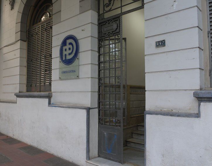 Tras la pésima elección, el presidente del partido demócrata presentó la renuncia pero no se la aceptaron