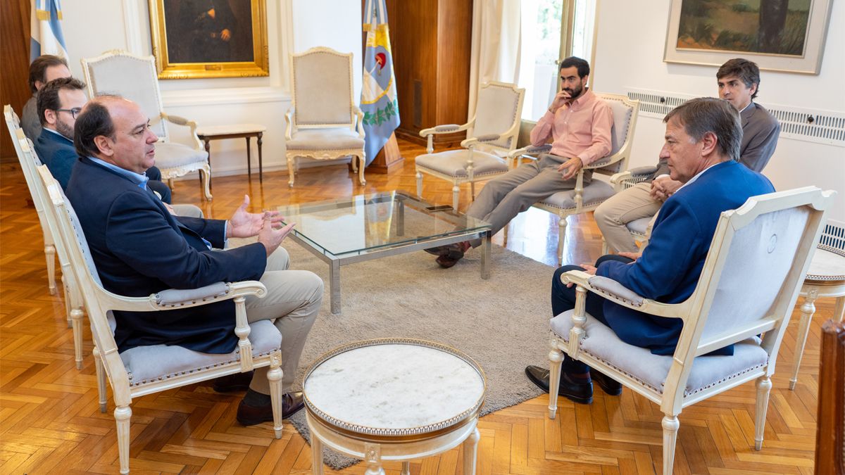 Rodolfo Suarez con directivos de la empresa Simplot.