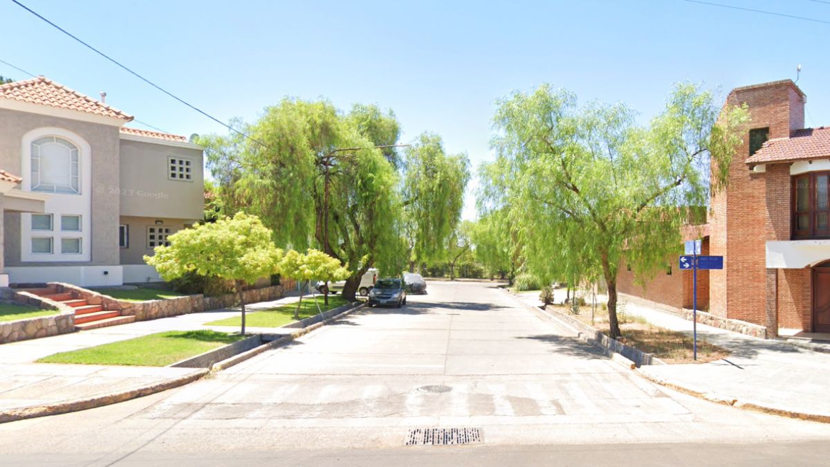 La vivienda de un septuagenario en el barrio Jardín Marista fue violada para cometer un millonario robo agravado.