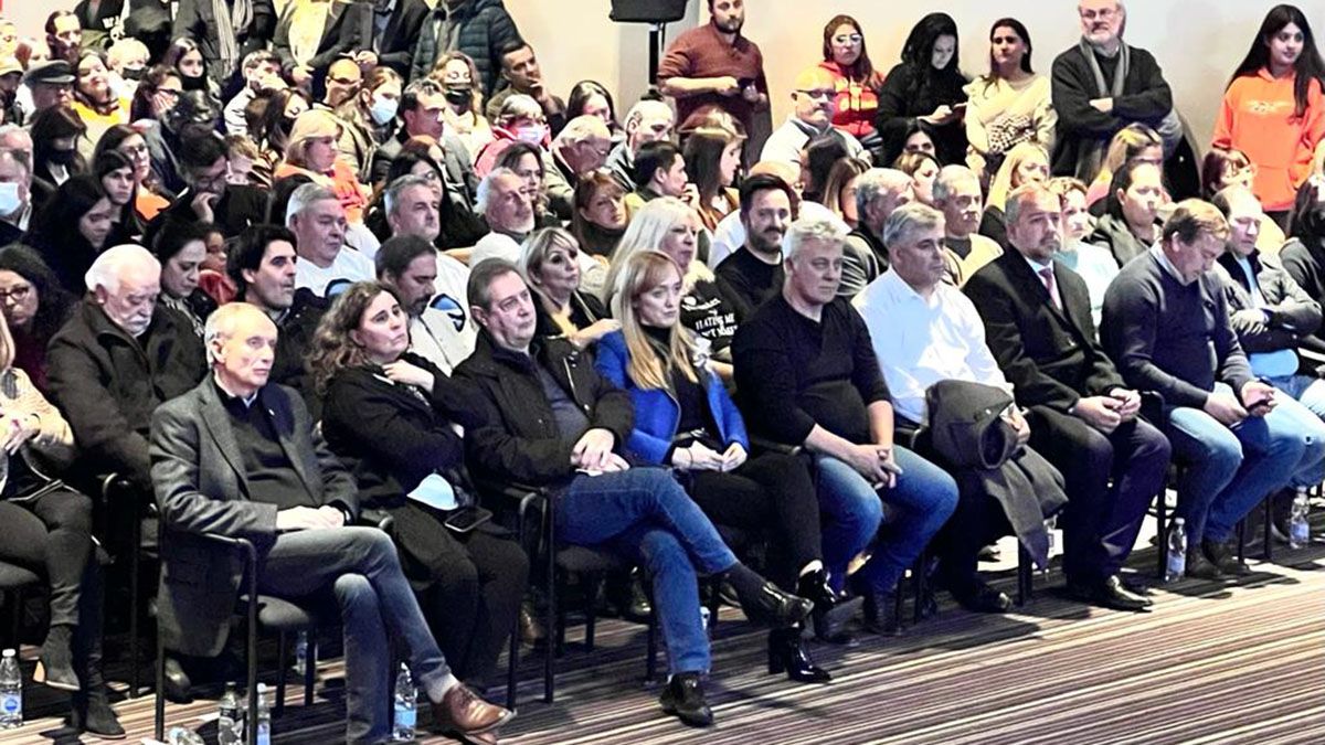 Presentes. En el evento estuvieron muchos peronistas e incluso la ministra de Salud de la provincia, Ana María Nadal.