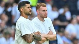 Cuti Romero se alejó de las polémicas y acompañó a su equipo en Inglaterra. Cuti Romero se alejó de las polémicas y acompañó a su equipo en Inglaterra.