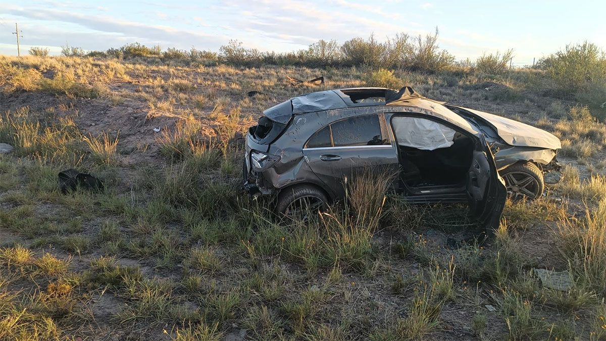 El hombre de 36 años manejaba su Audi por la Ruta 40 hacia el Norte, hasta que volcó. El hombre de 36 años manejaba su Audi por la Ruta 40 hacia el Norte, hasta que volcó.