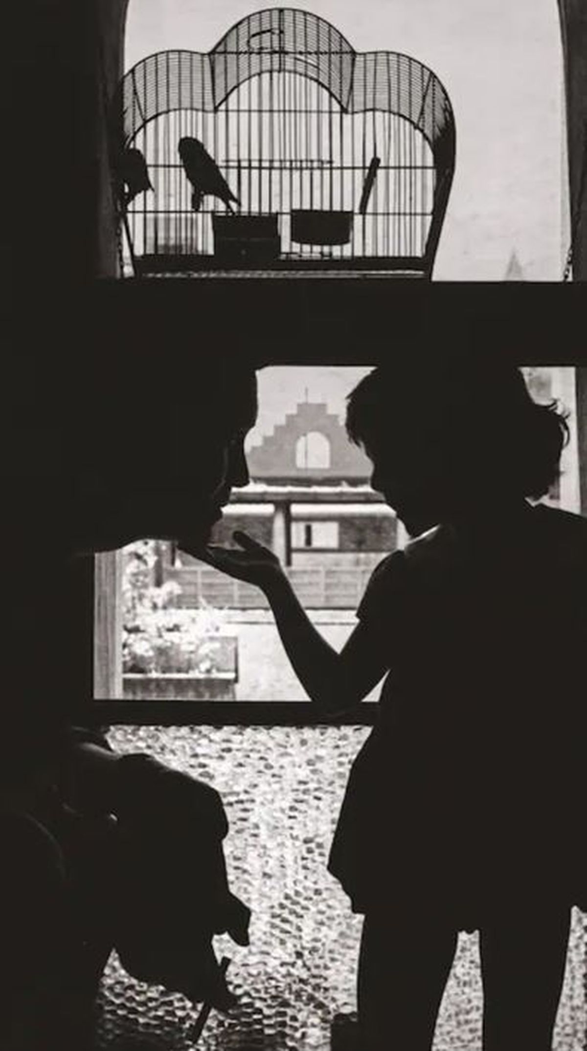 Conmovedora imagen de Carlos Alonso con Paloma cuando era niña. Esta fotografía es de un álbum familiar del pintor que armó Anatole Saderman. Conmovedora imagen de Carlos Alonso con Paloma cuando era niña. Esta fotografía es de un álbum familiar del pintor que armó Anatole Saderman.