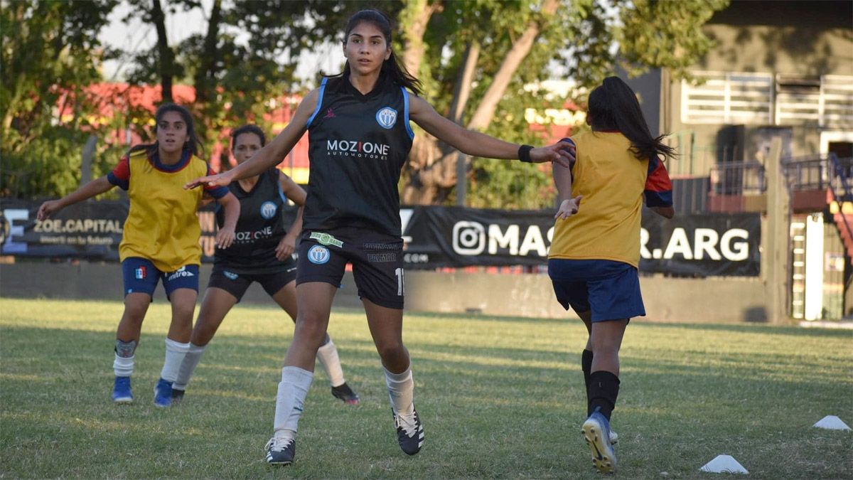 Giuliana Gómez regresaba de jugar un partido con Argentino de Merlo y perdió su vida tras un accidente automovilístico.