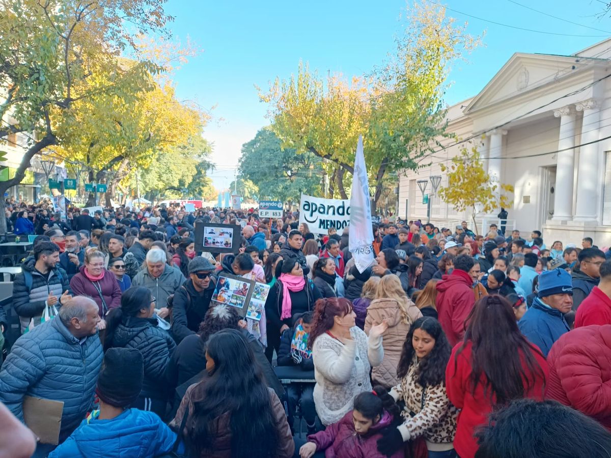 La marcha en defensa de los derechos de las personas con discapacidad se replicó en la mayoría de las provincias del país. La marcha en defensa de los derechos de las personas con discapacidad se replicó en la mayoría de las provincias del país.