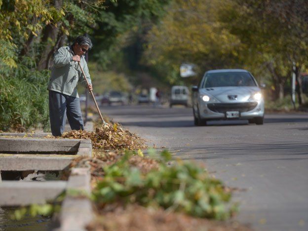 Mantener la limpieza de las acequias es clave para evitar obstrucciones. Mantener la limpieza de las acequias es clave para evitar obstrucciones.
