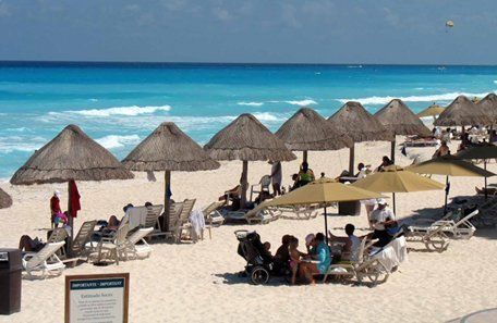 México ofreció una luna de miel gratis en Cancún a la primera pareja gay que se case en Argentina
