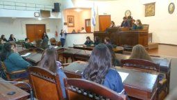 Alumnos locales debatieron sobre la seguridad vial en el Concejo Municipal