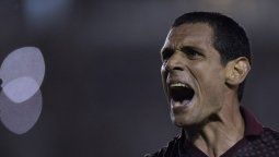 Ahora sí: Sand se fue de Lanús