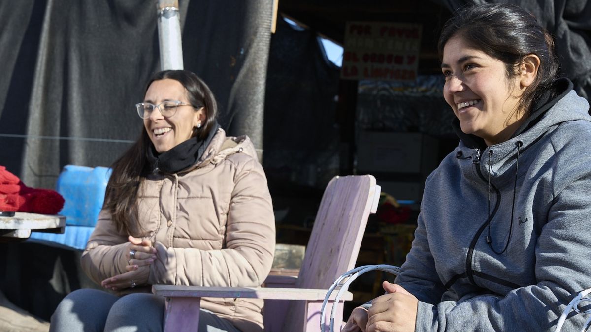 Yésica y Jael siempre alegres y comprometidas contaron las historias más terribles que les tocó vivir con caballos rescatados del maltrato animal. Yésica y Jael siempre alegres y comprometidas contaron las historias más terribles que les tocó vivir con caballos rescatados del maltrato animal.