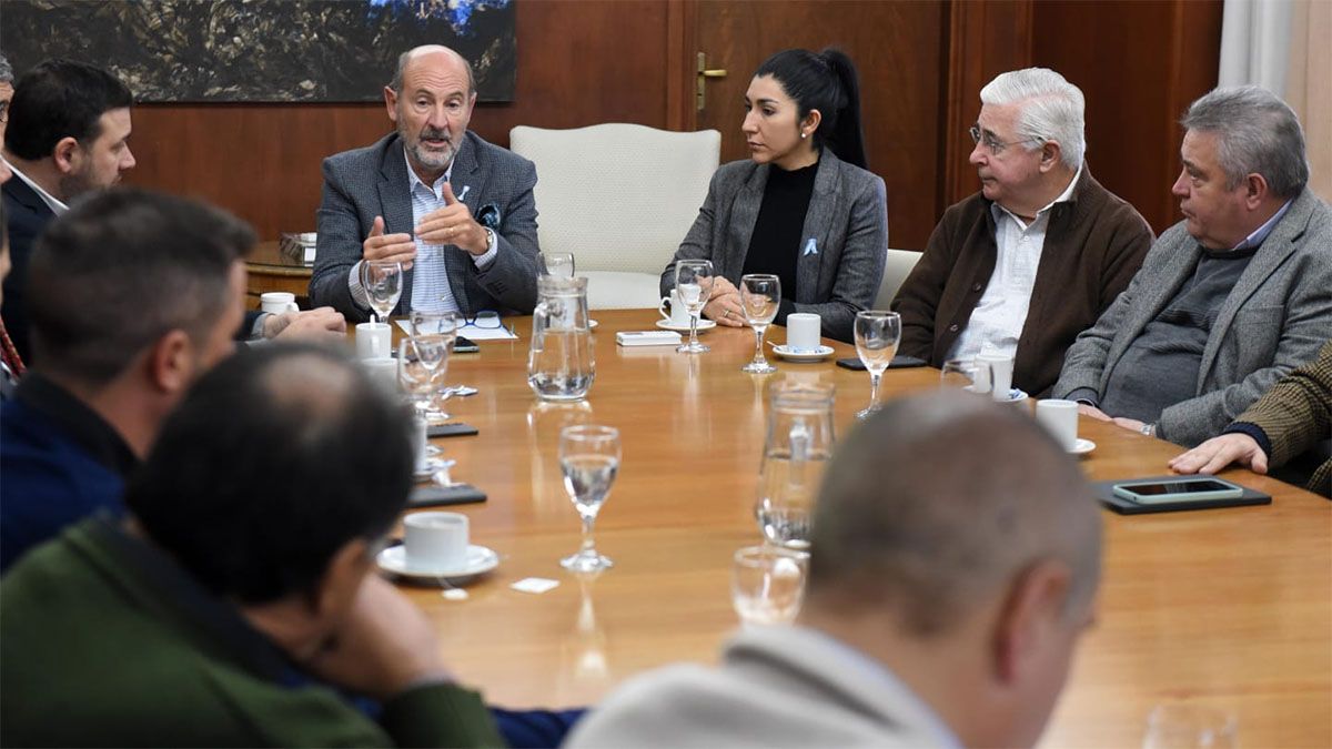 El ministro de Producción, Rodolfo Vargas Arizu, en una reunión con Pymes. El ministro de Producción, Rodolfo Vargas Arizu, en una reunión con Pymes.