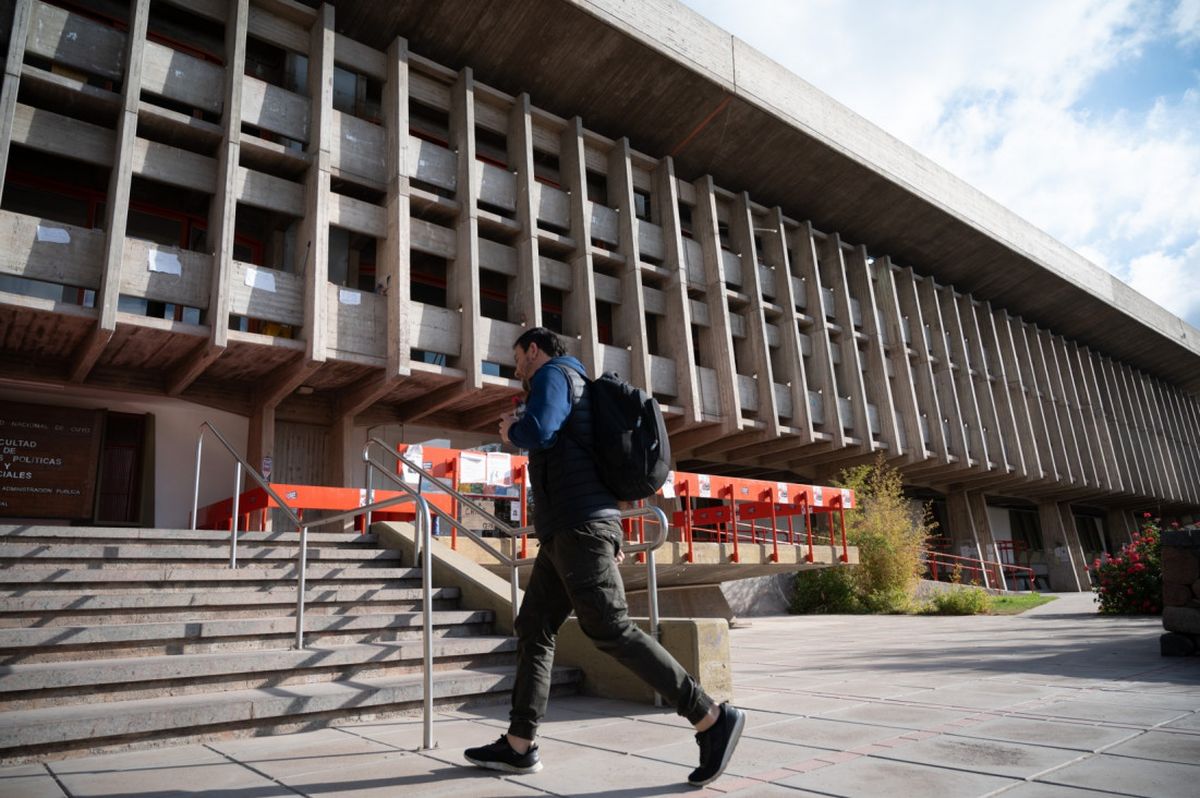 Los cursos apuntan a personas de más de 25 años que no tengan el secundario completo.