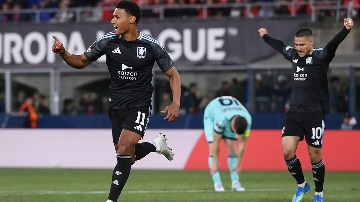 Watkins metió un doblete para Aston Villa.