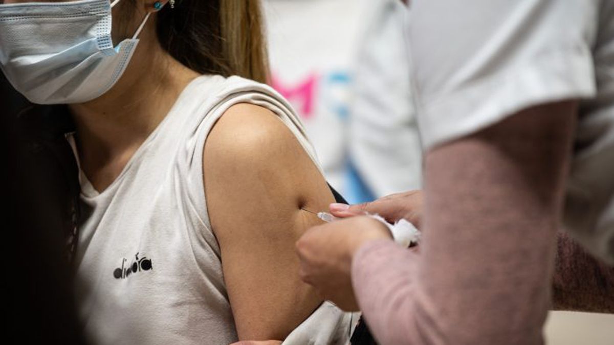 Comienza en Mendoza la vacunación combinada a mayores de 40 años.