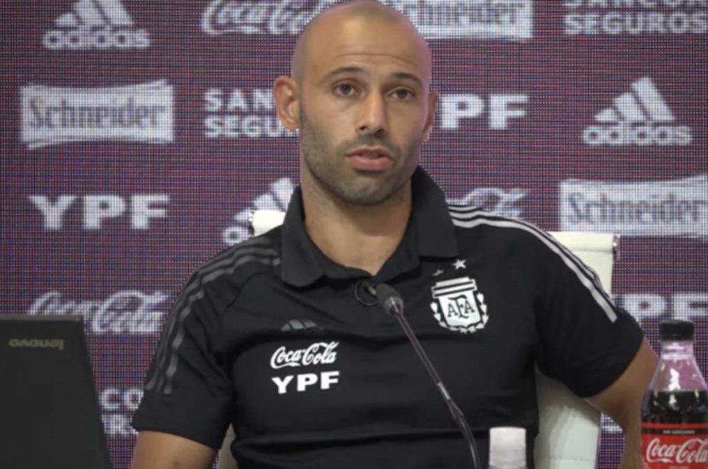 Javier Mascherano tiene contrato con la AFA hasta fin de año y después dirigiría a Racing.