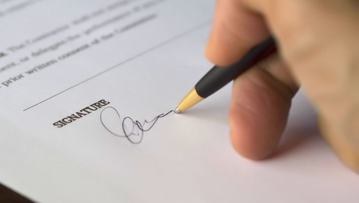 A través de una firma se pueden conocer todos los aspectos de la vida de las personas; desde el temperamento y las vivencias personales hasta las relaciones con padres y amigos. A través de una firma se pueden conocer todos los aspectos de la vida de las personas; desde el temperamento y las vivencias personales hasta las relaciones con padres y amigos.