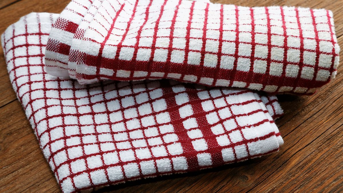 Uno de los trucos caseros más pedidos es sobre cómo eliminar las manchas de los repasadores de cocina y dejarlos impecables nuevamente. Uno de los trucos caseros más pedidos es sobre cómo eliminar las manchas de los repasadores de cocina y dejarlos impecables nuevamente.