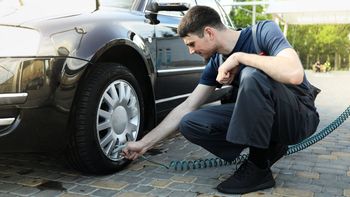 El error que todos cometen al inflar las ruedas del auto antes de un viaje largo El error que todos cometen al inflar las ruedas del auto antes de un viaje largo