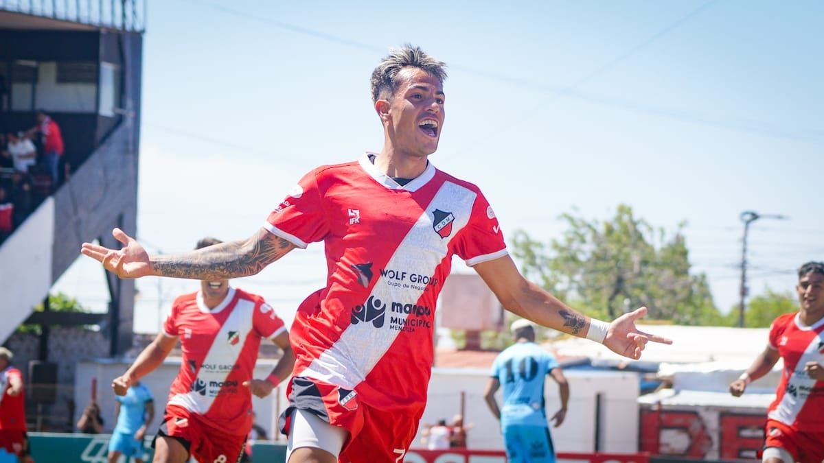 Santiago González marcó el primer gol del Deportivo Maipú ante Temperley.