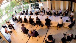 Coronavirus: el Presidente está reunido con sus ministros en Olivos