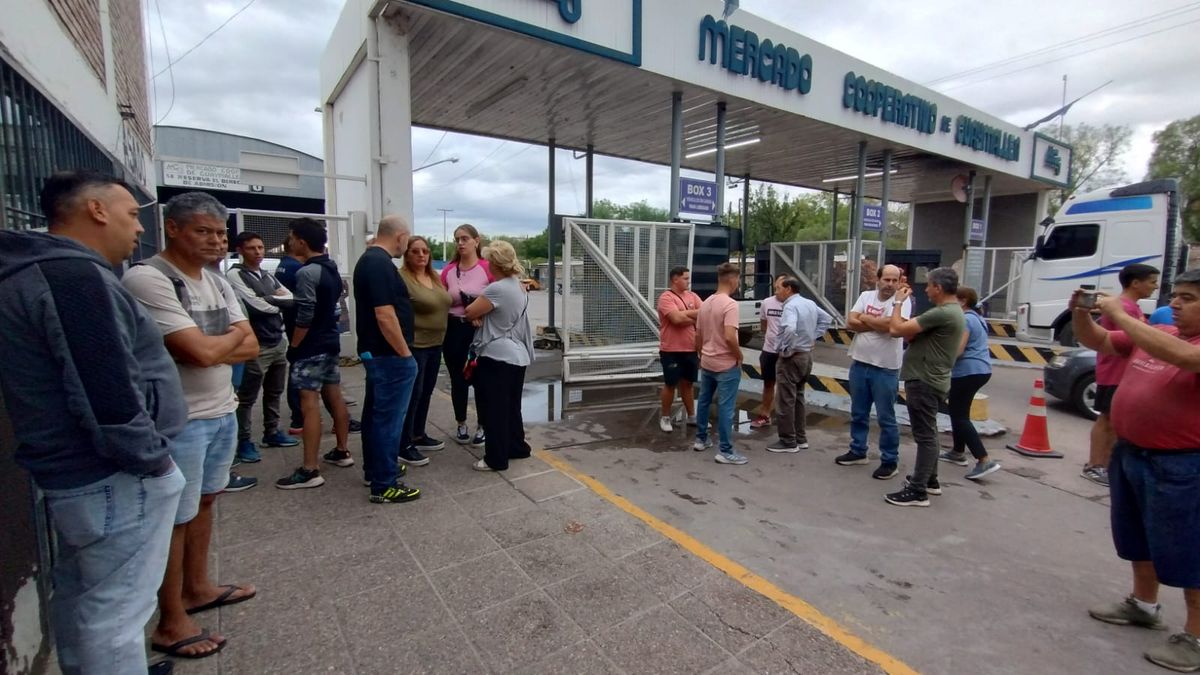 La familia de José Vidigh recibió solidaridad en la Feria de Guaymallén, donde se reclamaron acciones antidelito. Fotos: Matías Pascualetti