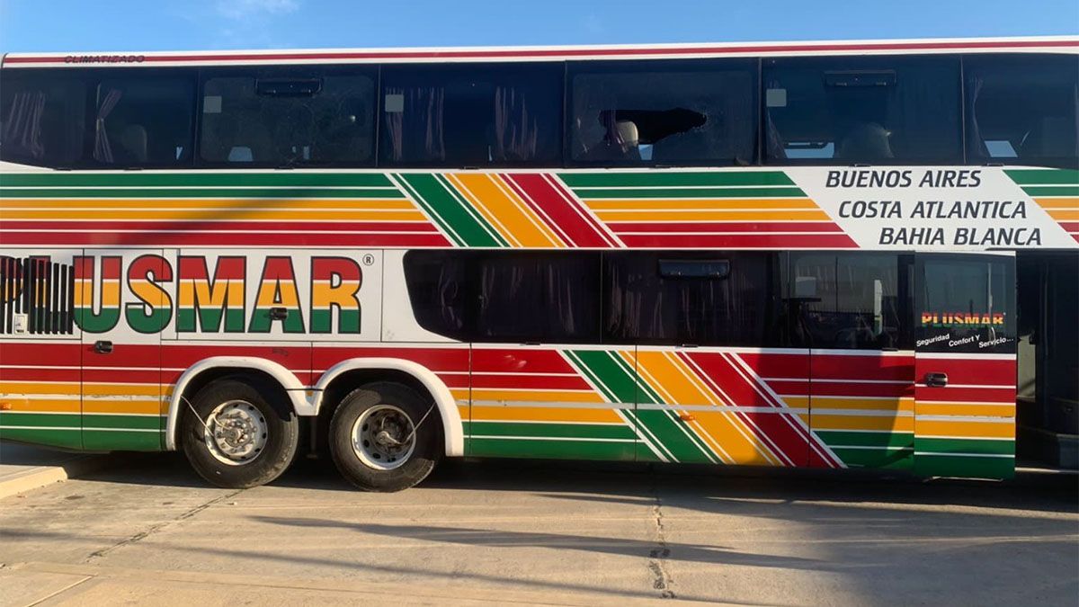 Apedrearon el micro de Aldosivi y hay un herido