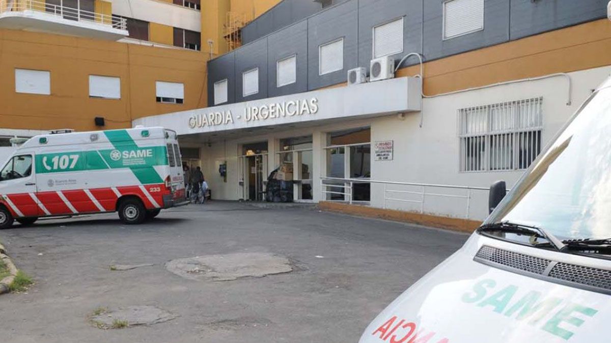 El hombre fue baleado desde otro vehículo mientras conducía su automóvil y fue trasladado al hospital Santojanni, de Liniers, donde murió por las graves heridas