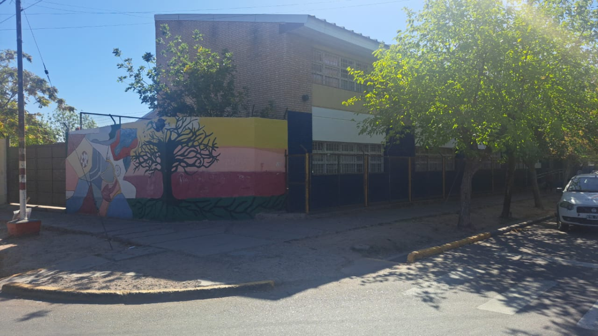 El joven de 17 años llevaba un arma calibre 22 cargada con 10 municiones.