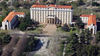 El Gobierno prorrogó los contratos y las prestaciones estatales hasta el 30 de junio El Gobierno prorrogó los contratos y las prestaciones estatales hasta el 30 de junio