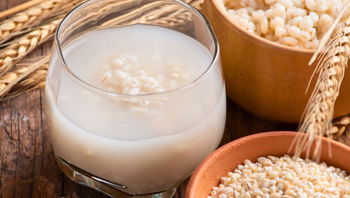 Sumar la cebada a la dieta diaria es una forma sencilla de nutrir el cuerpo, fortalecer el sistema nervioso y disfrutar los beneficios de una de las plantas más completas de la naturaleza. Sumar la cebada a la dieta diaria es una forma sencilla de nutrir el cuerpo, fortalecer el sistema nervioso y disfrutar los beneficios de una de las plantas más completas de la naturaleza.