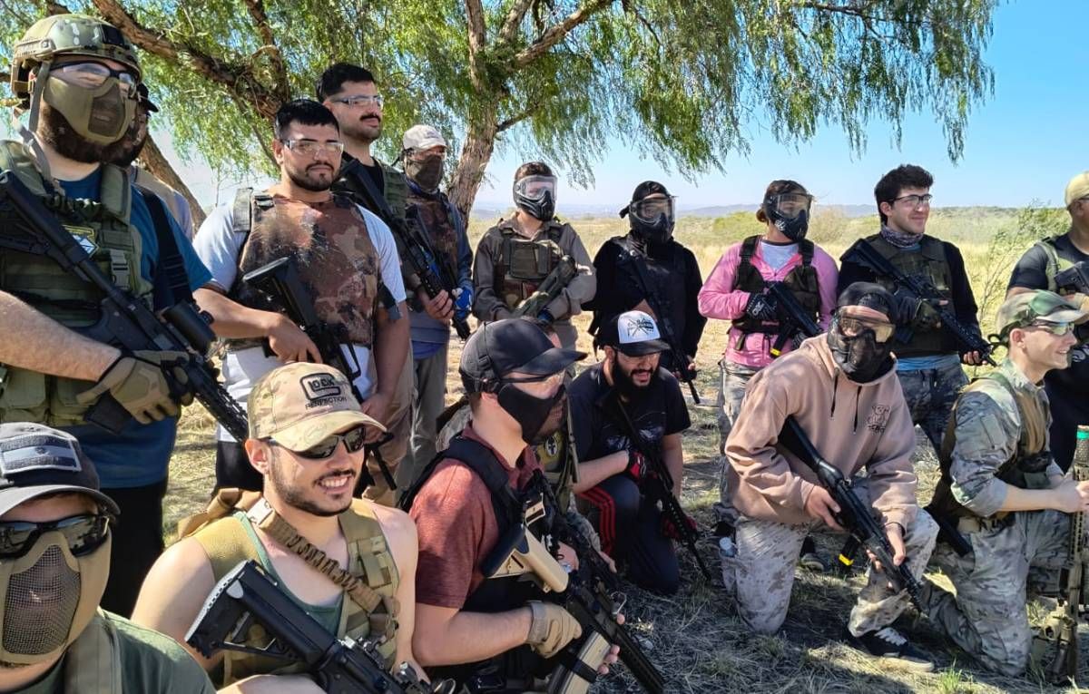 En Mendoza hay una comunidad de 200 personas que practica el Airsoft. Es un deporte táctico que recrea los videojuegos.