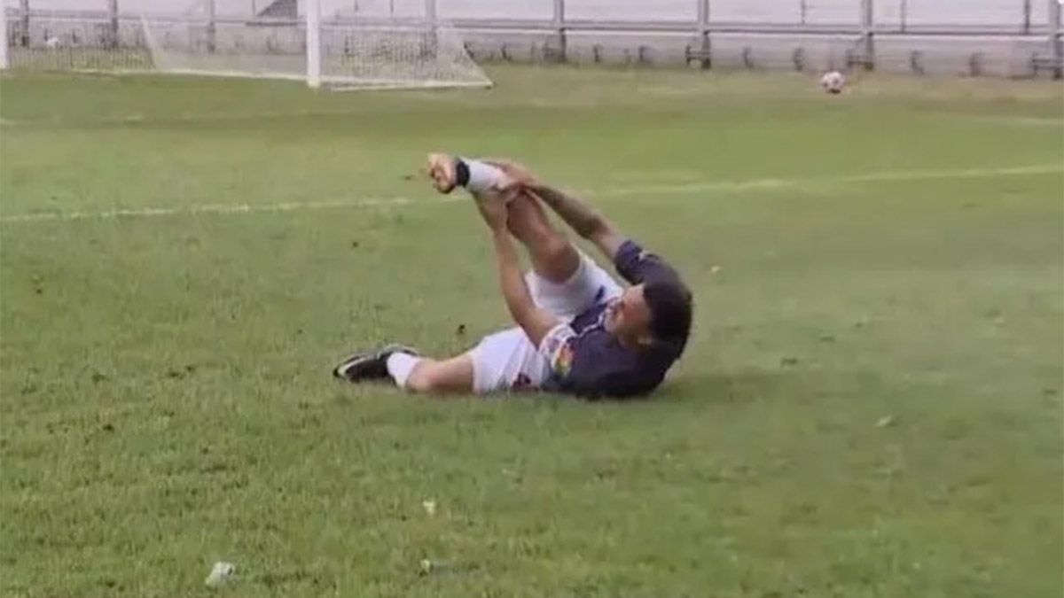 Julián Rodríguez, futbolista de Sportivo Barracas, sufrió una gfrave lesión.