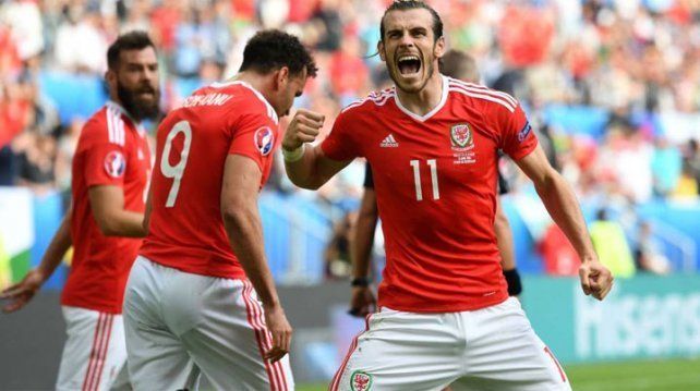 Gales derrotó a Rusia y hace historia al clasificar a octavos de final