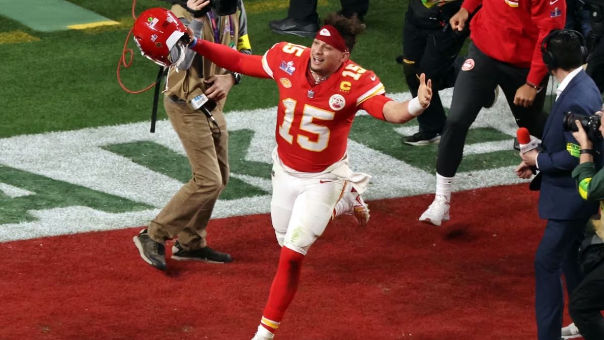 Patrick Mahomes, la figura del partido y clave para el triunfo de Kansas y el tricampeonato. Patrick Mahomes, la figura del partido y clave para el triunfo de Kansas y el tricampeonato.