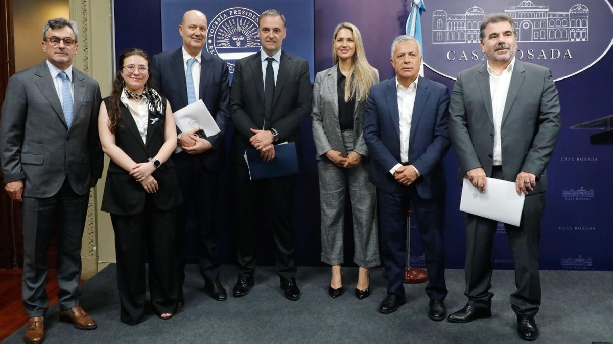 El Consejo de Mayo definió el borrador del proyecto de reforma laboral. El Consejo de Mayo definió el borrador del proyecto de reforma laboral.