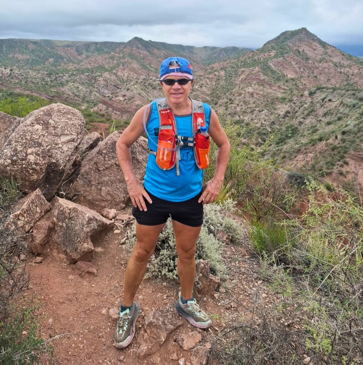 El movimiento constante no solo fortalece su cuerpo, sino también la cabeza. El movimiento constante no solo fortalece su cuerpo, sino también la cabeza.