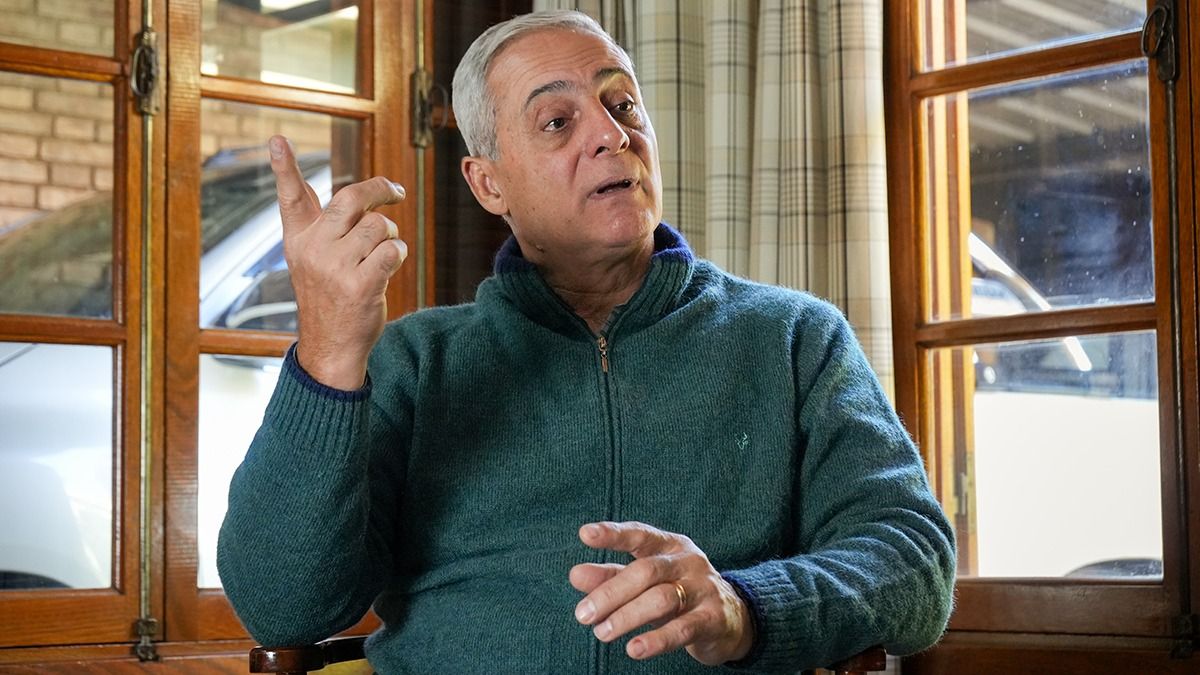 Renato Ruiz repasa sus momentos antes de ir a la guerra y recuerda que no había indicios claros de que lo fueran a destinar a las Islas Malvinas. Renato Ruiz repasa sus momentos antes de ir a la guerra y recuerda que no había indicios claros de que lo fueran a destinar a las Islas Malvinas.