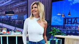 Débora Plager se puso un trench con tajo ultra profundo