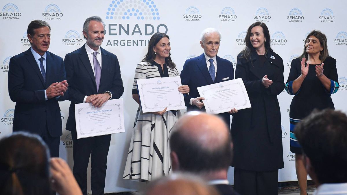 Rodolfo Suarez, los Carreras (David y su tío José María), Verónica Cangemi, Victoria Villarruel y Mariana Juri. Rodolfo Suarez, los Carreras (David y su tío José María), Verónica Cangemi, Victoria Villarruel y Mariana Juri.