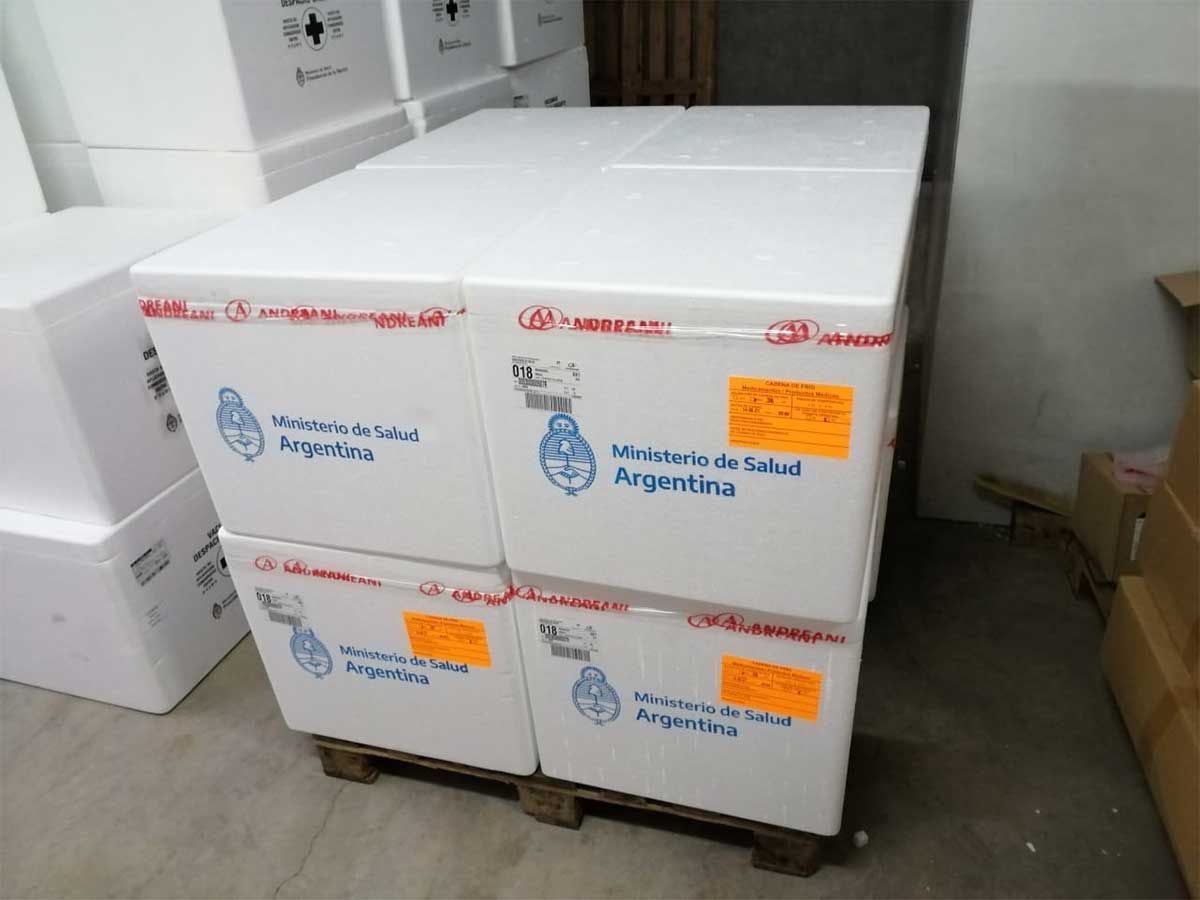 811.100 dosis de la vacuna AstrtaZeneca son distribuidas a todas las provincias y a Mendoza llegaron más de 35 mil dosis de vacunas contra el Covid-19. Foto: Gentileza Matías Pascualetti. 