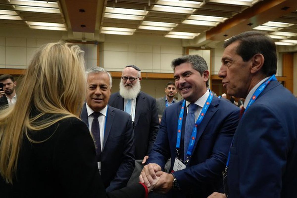 Karina Milei, secretaria general de la Presidencia, con los gobernadores de Mendoza, Alfredo Cornejo; de San Juan, Marcelo Orrego y de Jujuy, Carlos Sadir. Karina Milei, secretaria general de la Presidencia, con los gobernadores de Mendoza, Alfredo Cornejo; de San Juan, Marcelo Orrego y de Jujuy, Carlos Sadir.