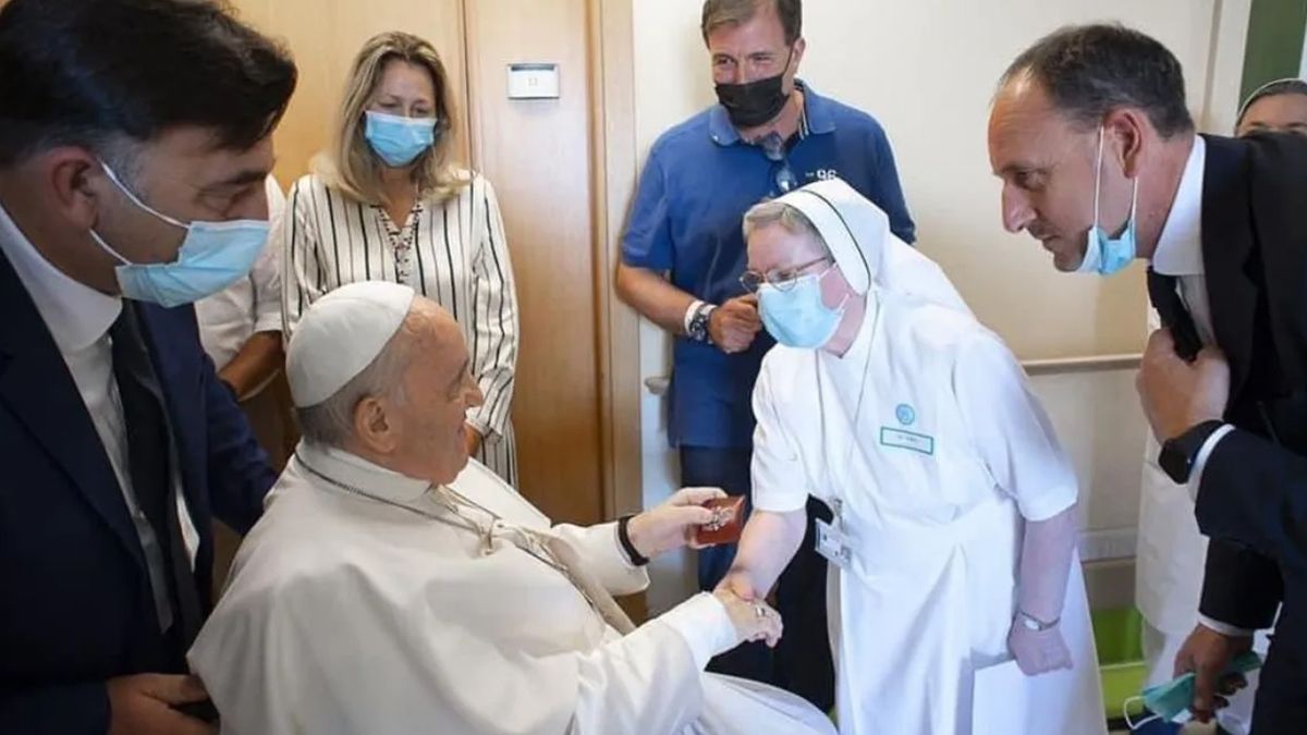 El papa Francisco continúa con evolución favorable tras la operación de abdomen en el hospital Gemelli, de Roma