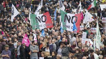 Multitudinario rechazo en Italia a la unión civil para los homosexuales