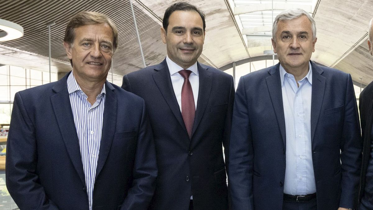 El presidente de la UCR y gobernador de Jujuy, Gerardo Morales, pretende reeditar una foto de unidad de Juntos por el Cambio y convocó a Rodolfo Suarez a un foro que se hará en Corrientes, con Gustavo Valdés como anfitrión. También irá Horacio Rodríguez Larreta.&nbsp;
