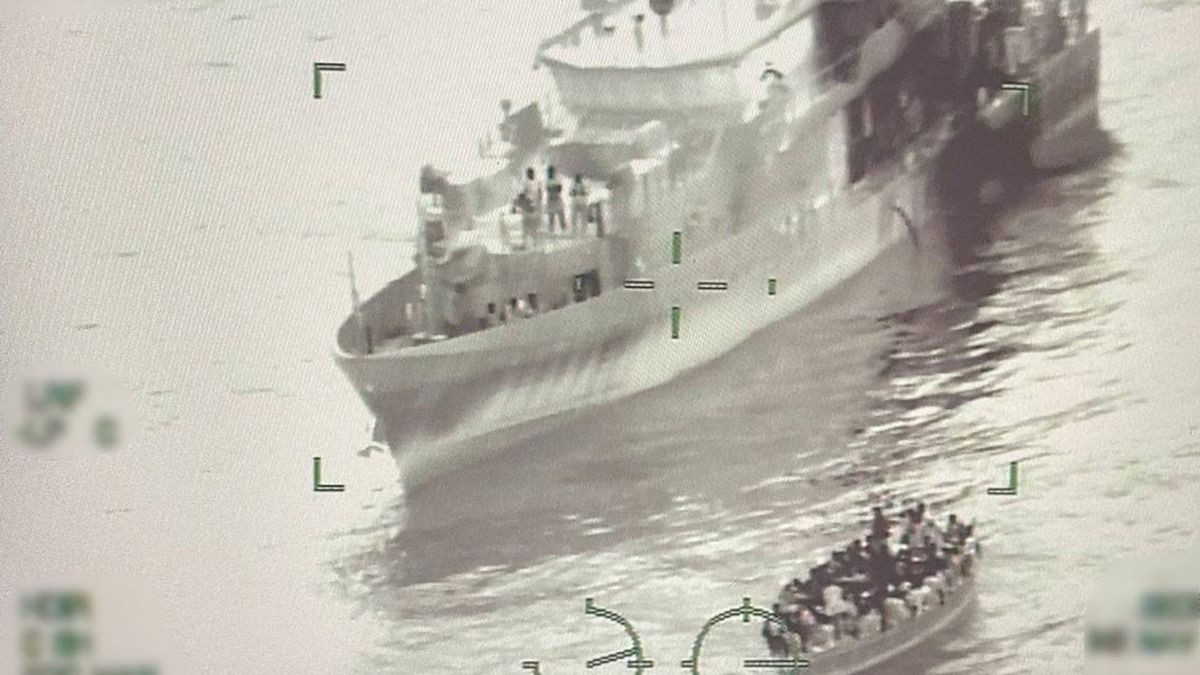 La tripulación de un barco de los guardacostas de EEUU repatrió a 182 personas a Haití, luego de interceptarlos al sur de las Islas Turcas y Caicos. Crédito: Guardacostas de EEUU/El Nuevo Herald.