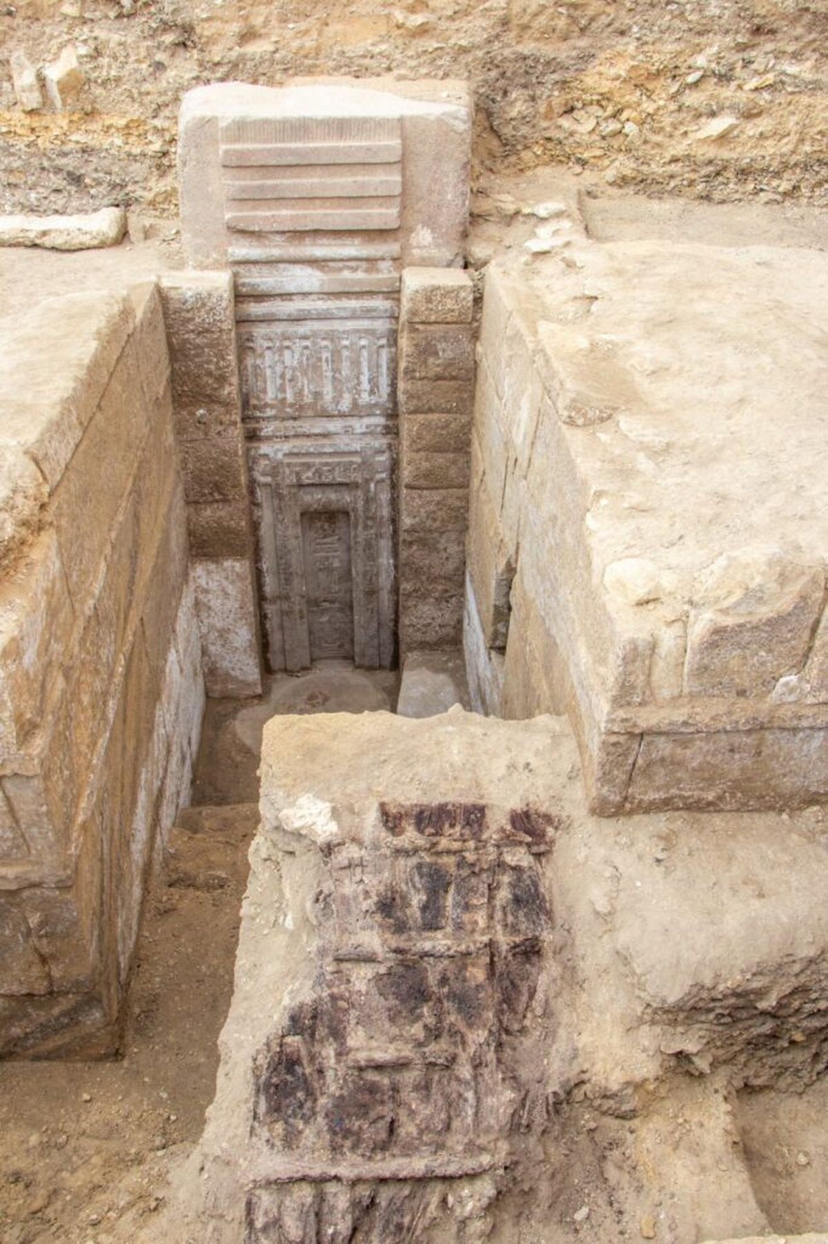 La gigantesca puerta que le dio valor al descubrimiento. La gigantesca puerta que le dio valor al descubrimiento.