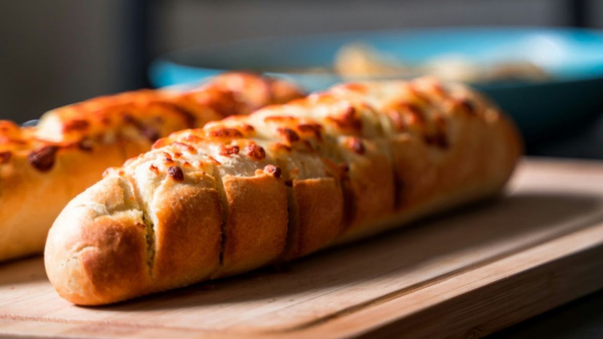 El pan de ajo, un producto que puede acompañar la picad con amigos y el asado en familia El pan de ajo, un producto que puede acompañar la picad con amigos y el asado en familia