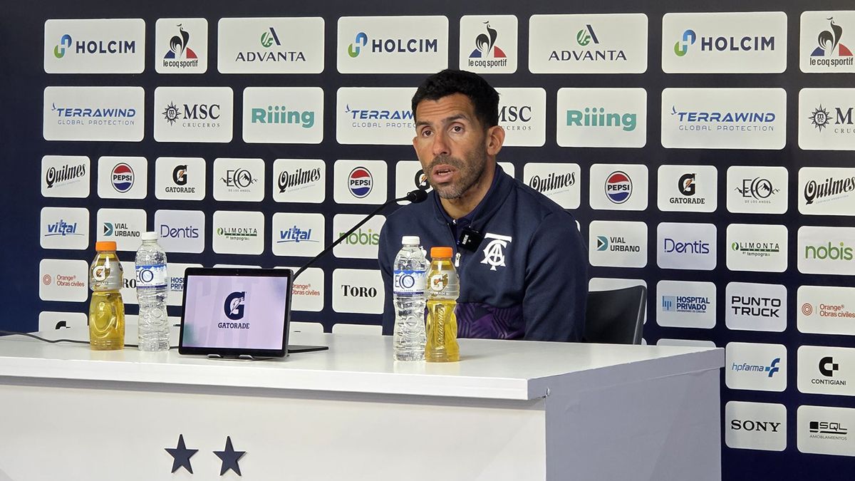 El Apache habló ante los micrófonos.