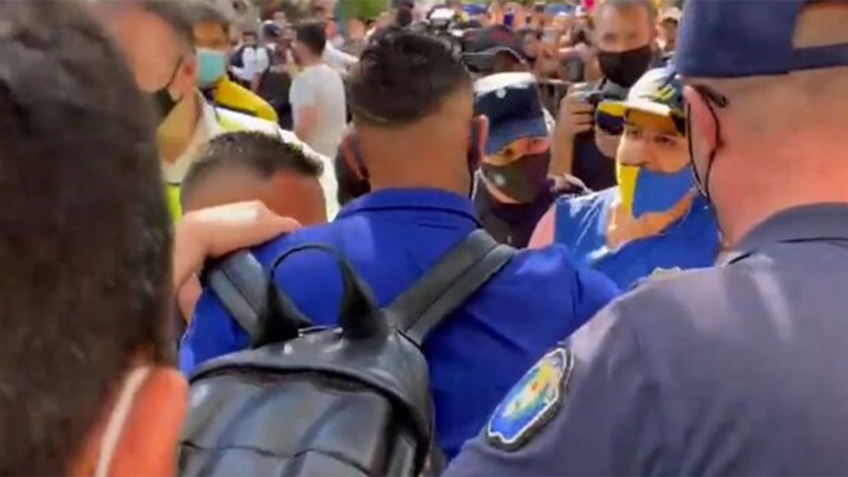Sebastián Villa fue encarado por un hincha de Boca en un confuso hecho